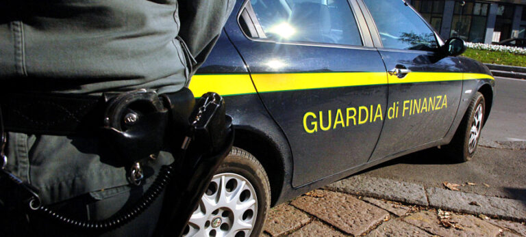 Milano Linate, sequestrate 325 carte da collezione