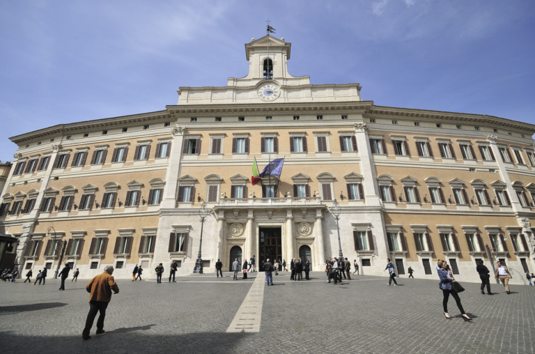 Rischio dipendenza da videogiochi e smartphone: in Parlamento mozione M5S a tutela dei minori
