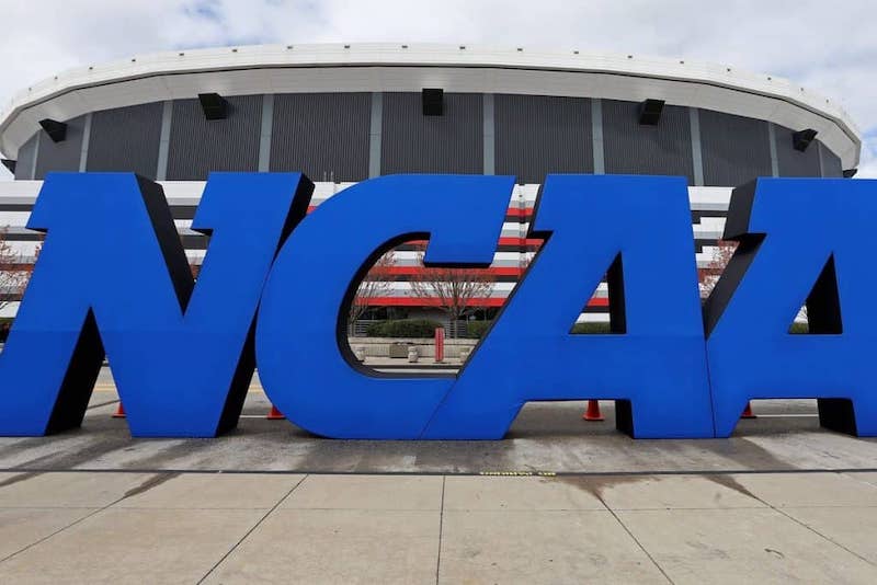Scandalo Ncaa, Jalon Smith primo condannato: 39 giocatori di basket coinvolti nell’inchiesta
